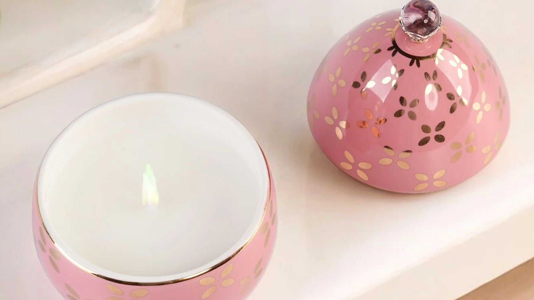 Creating an Ambiance: How Luxury Candles Transform Your Home